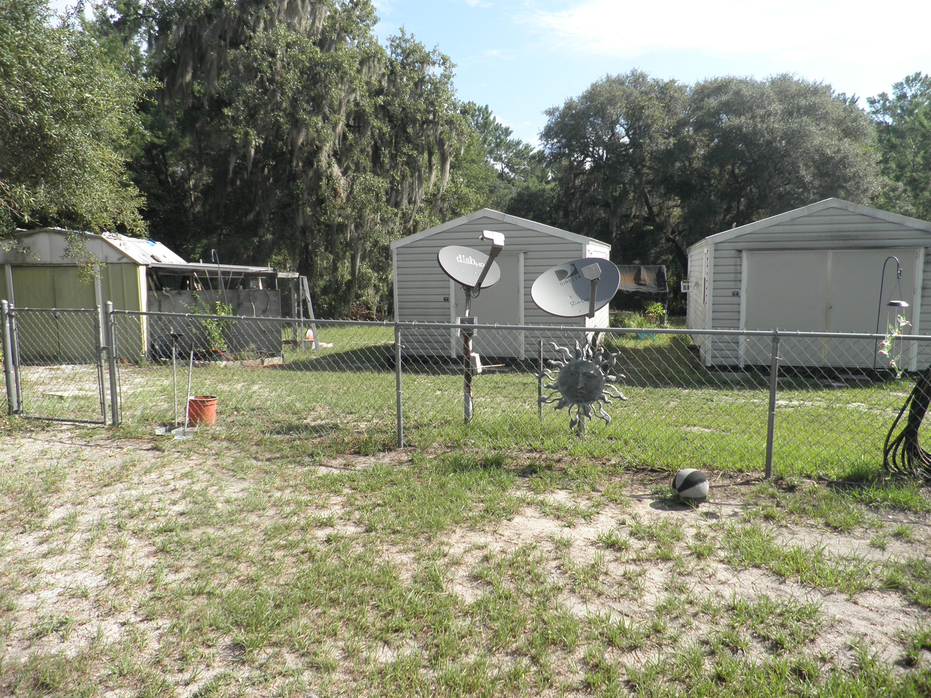 268 Beulah Church Road Welaka, FL 32112 - Photo 31 of 33 a backyard of a house