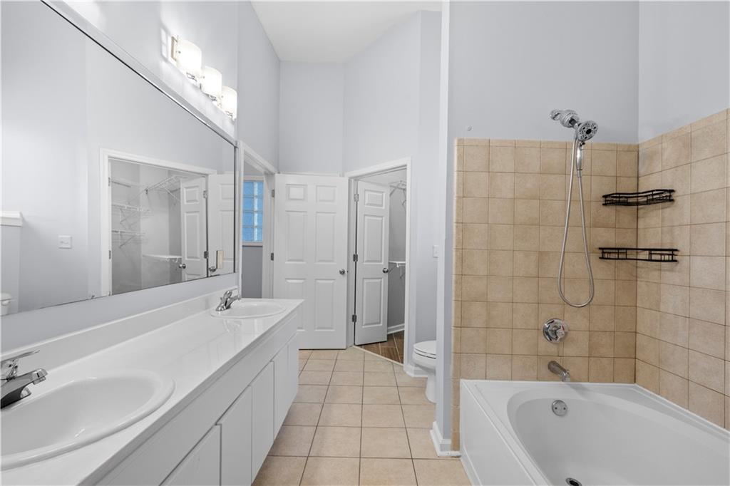 400 17th Street Northwest, Unit 1113 Atlanta, GA 30363 - Photo 23 of 37 a bathroom with a bathtub shower sink and mirror