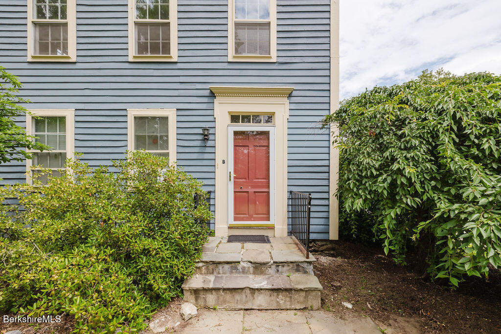 604 Sheffield Plain Sheffield, MA 01257 - Photo 16 of 53 Unit B Entry