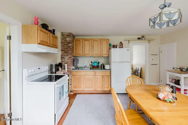 $695,000 | 604 Sheffield Plain, Sheffield, MA 01257