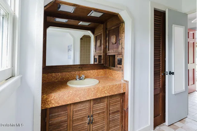 $695,000 | 604 Sheffield Plain, Sheffield, MA 01257