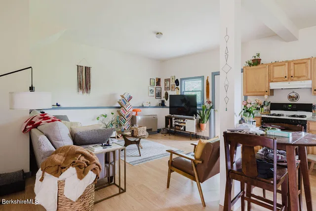 $695,000 | 604 Sheffield Plain, Sheffield, MA 01257