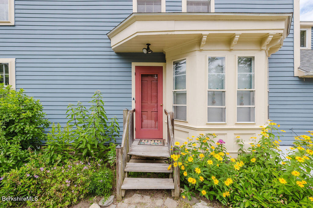 604 Sheffield Plain Sheffield, MA 01257 - Photo 6 of 53 Unit A Entry