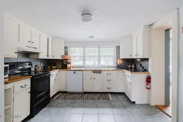 $695,000 | 604 Sheffield Plain, Sheffield, MA 01257