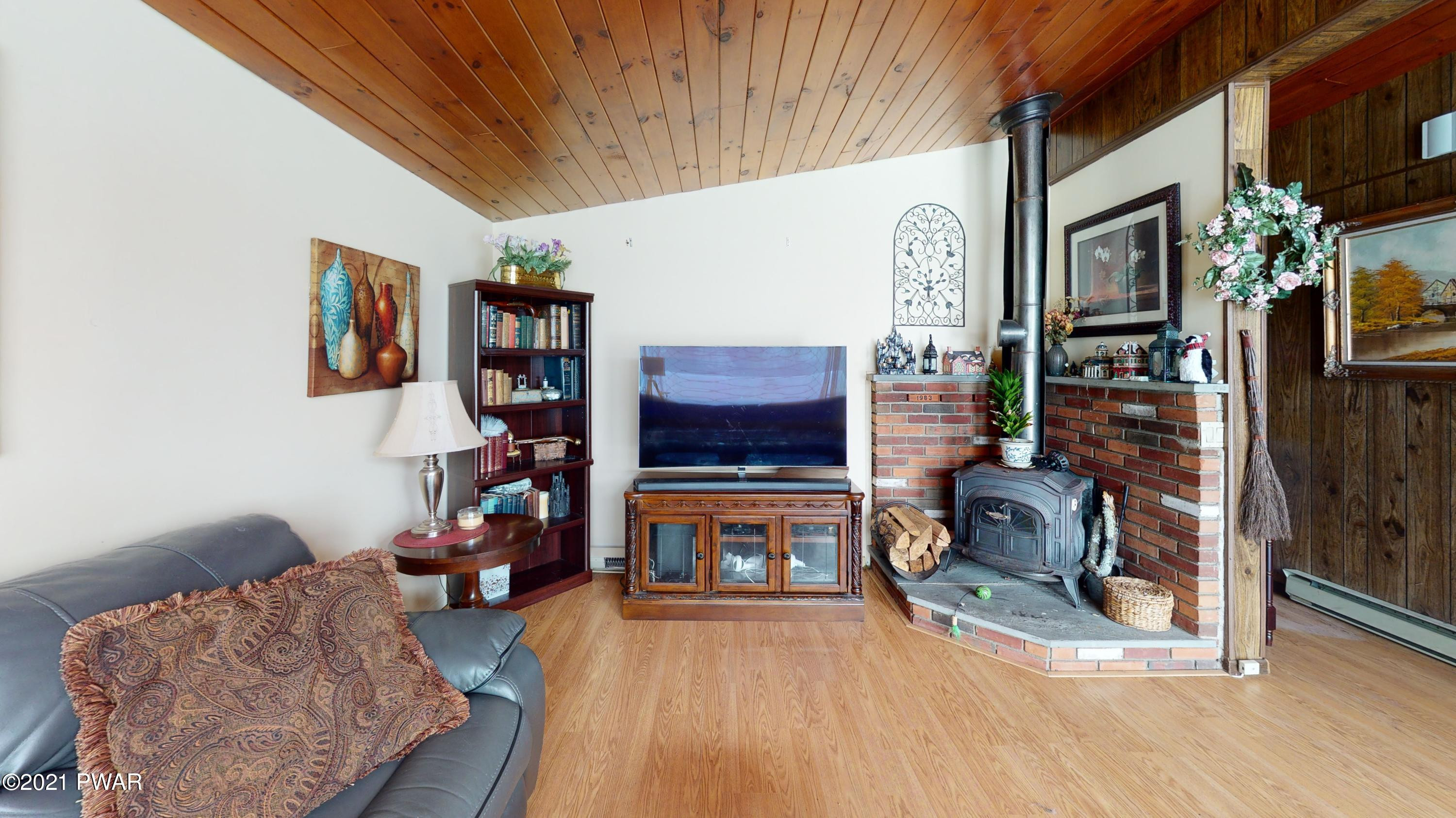 1114 Fawn Run Bushkill, PA 18324 - Photo 10 of 34 114-Fawn-Dr-Living-Room(1)
