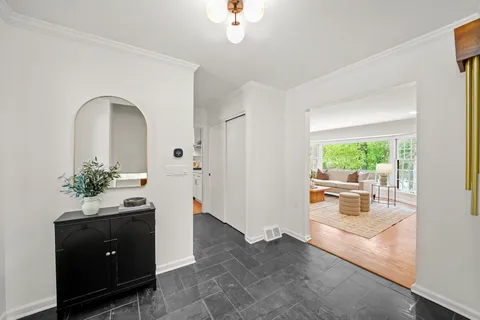 $1,075,000 | 524 Forest Hill Road, Lake Forest, IL 60045