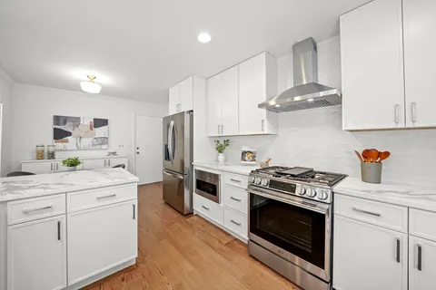 $1,075,000 | 524 Forest Hill Road, Lake Forest, IL 60045