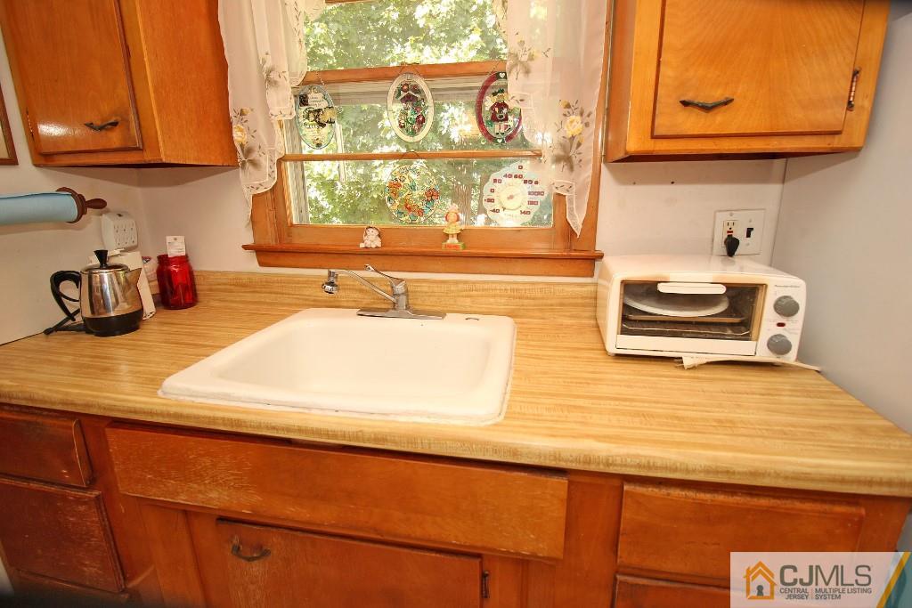 9 Gales Road Edison, NJ 08837 - Photo 16 of 25 a kitchen with a sink and a stove next to a window