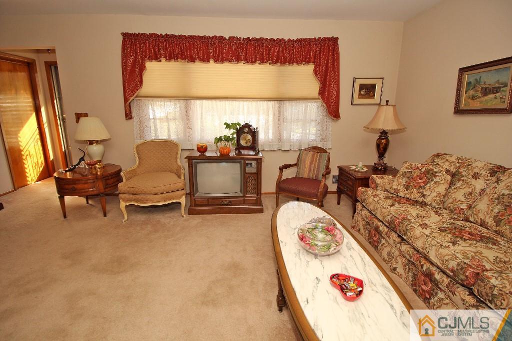 9 Gales Road Edison, NJ 08837 - Photo 10 of 25 a view of a workspace with furniture and a window