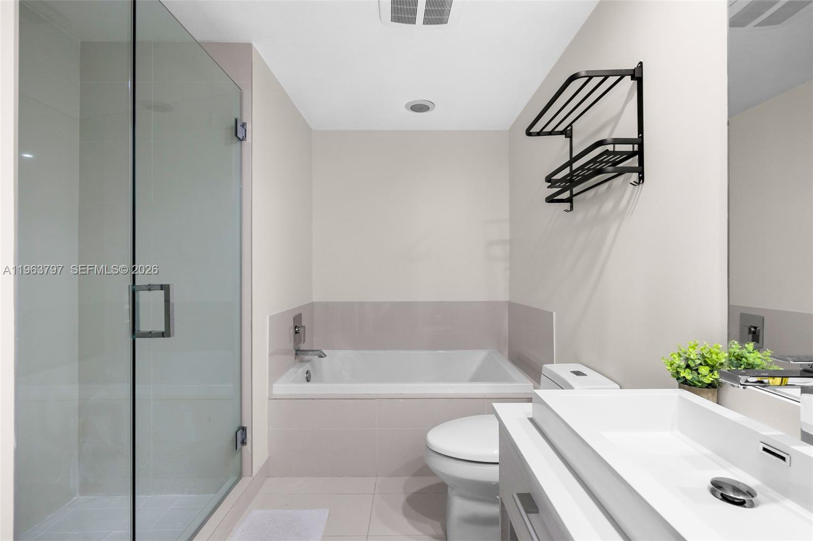 45 Southwest 9th Street, Unit 2803 Miami, FL 33130 - Photo 39 of 66 a bathroom with a tub toilet and sink