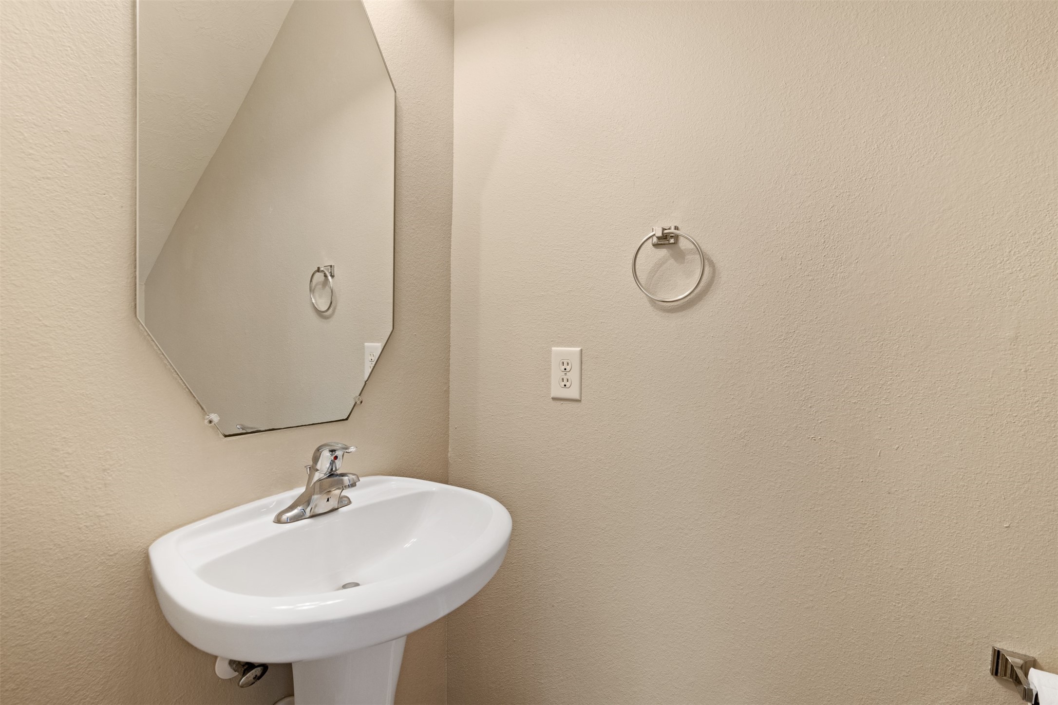 118 Bryce Branch Circle Spring, TX 77382 - Photo 13 of 25 a bathroom with a sink and mirror