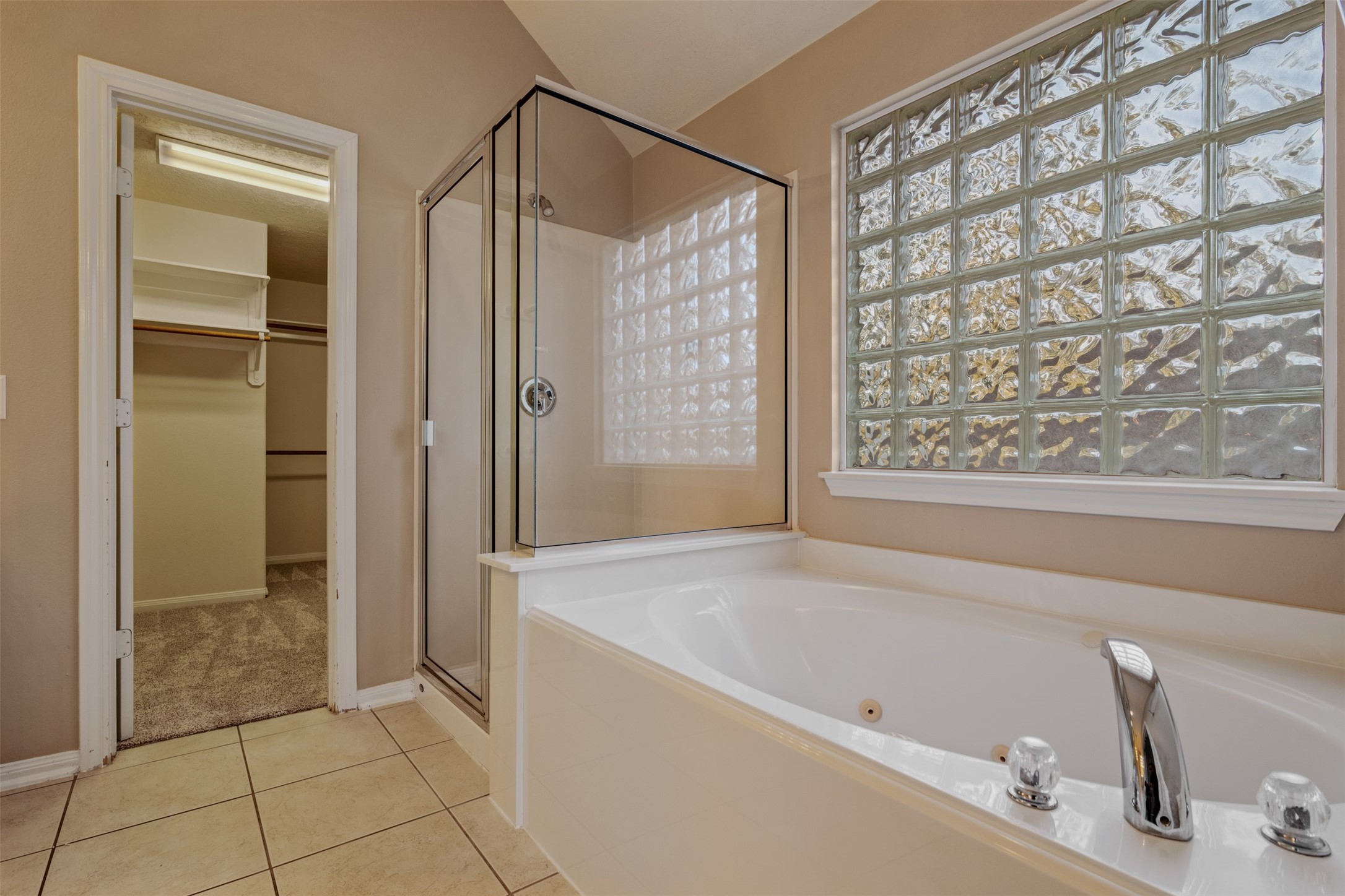 118 Bryce Branch Circle Spring, TX 77382 - Photo 17 of 25 a bathroom with a tub and shower