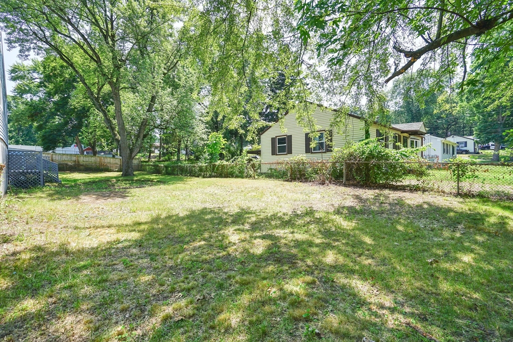 85 Bircham Street Springfield, MA 01104 - Photo 8 of 33