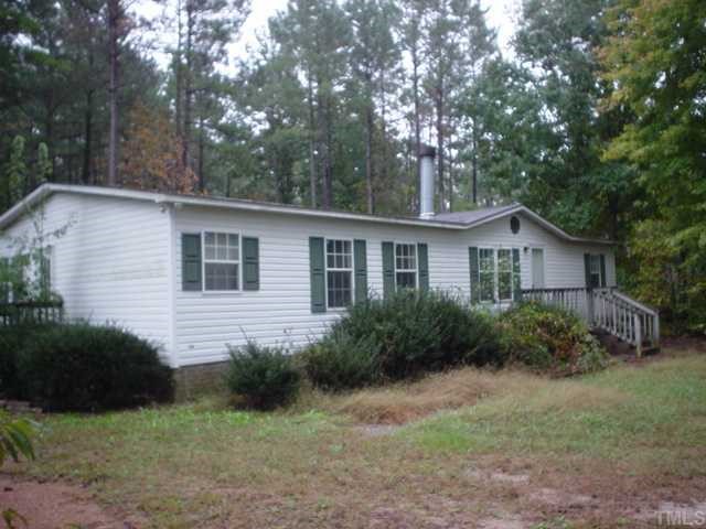 a view of a house with backyard and garden