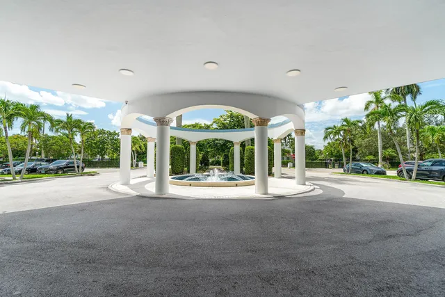 a view of a house with backyard and porch