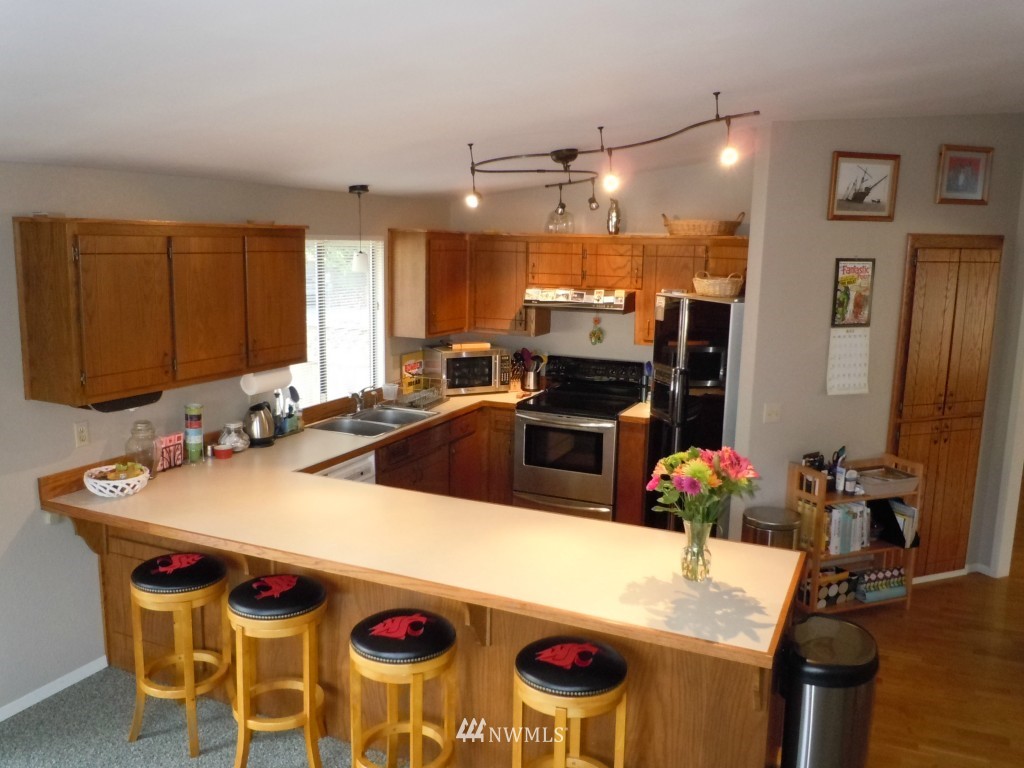 202 North Waugh Road Mount Vernon, WA 98273 - Photo 6 of 11 Gallery Image 6
