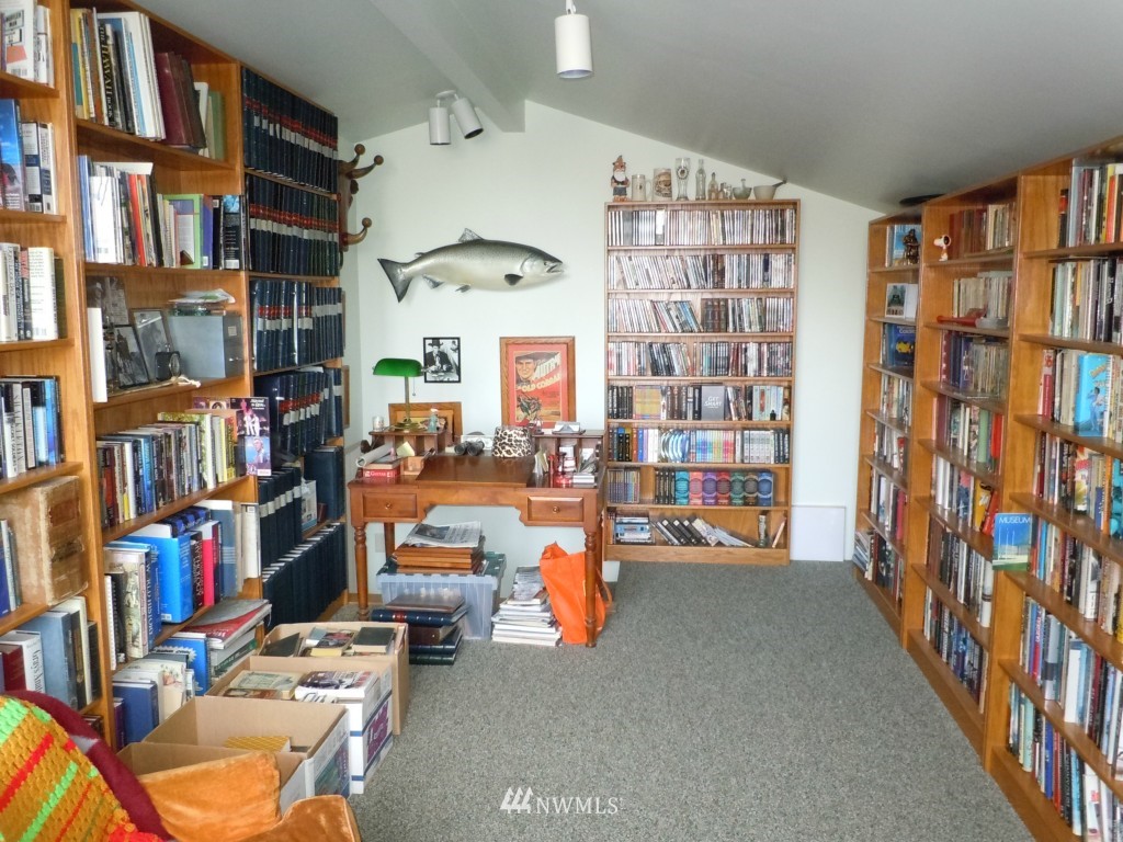 202 North Waugh Road Mount Vernon, WA 98273 - Photo 7 of 11 Gallery Image 7
