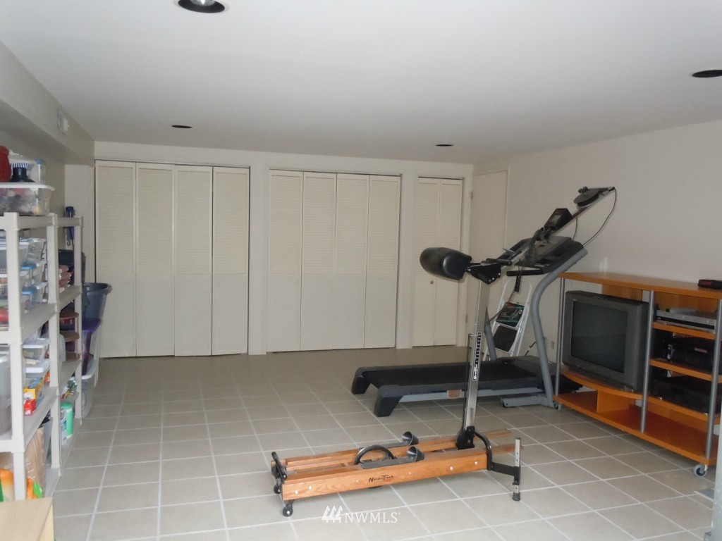 202 North Waugh Road Mount Vernon, WA 98273 - Photo 10 of 11 Gallery Image 10