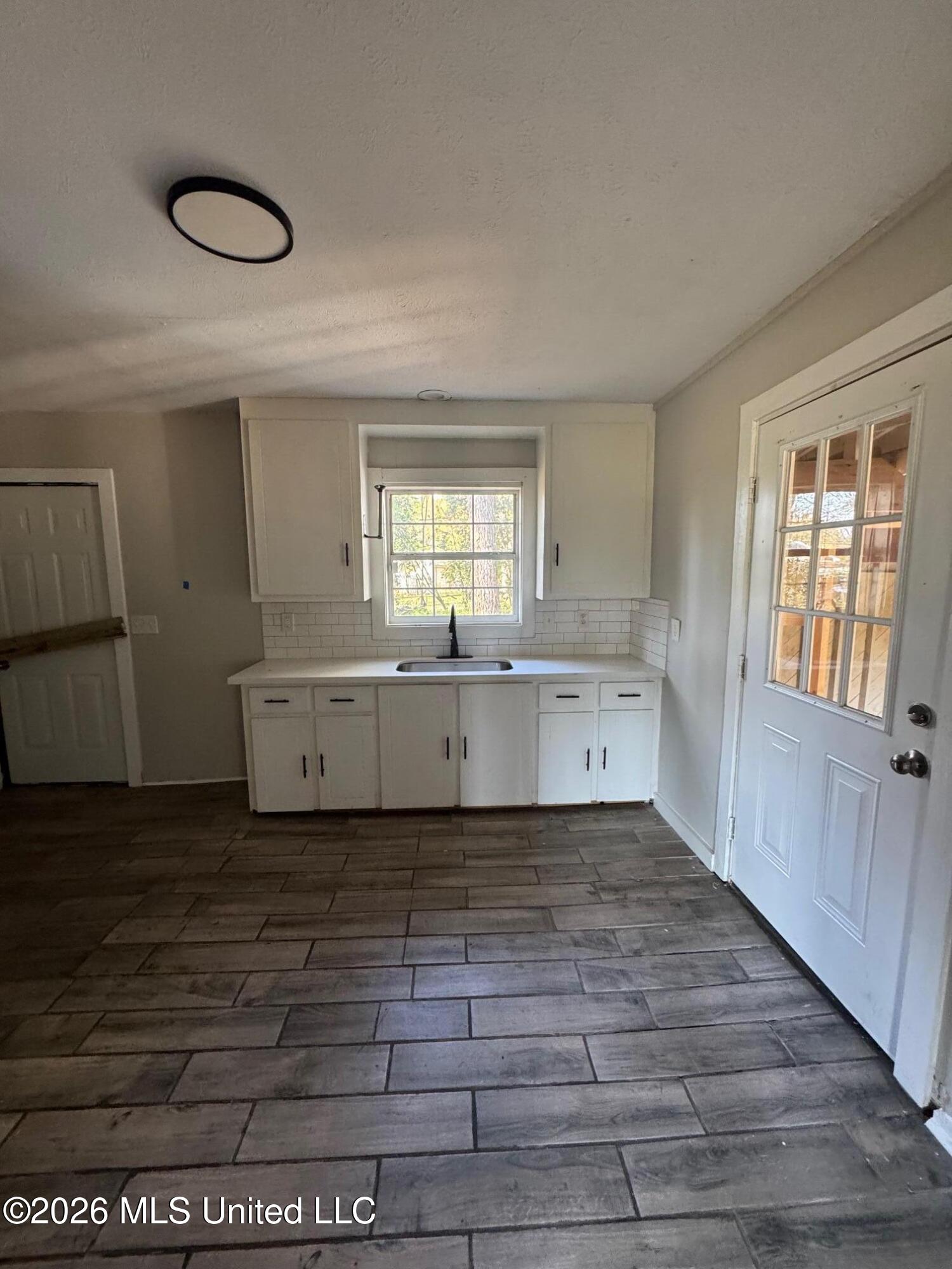 130 Cedars Of Lebanon Road Jackson, MS 39206 - Photo 5 of 17 IMG_7724