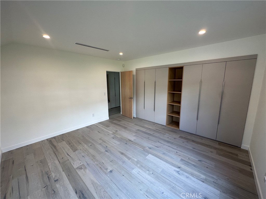 338 West Kenneth Road Glendale, CA 91202 - Photo 14 of 18