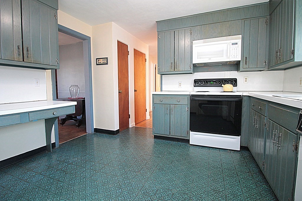 222 East Allen Ridge Road Springfield, MA 01118 - Photo 11 of 35