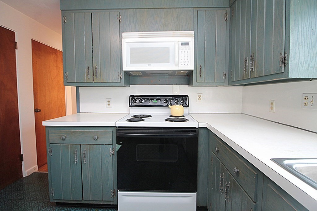 222 East Allen Ridge Road Springfield, MA 01118 - Photo 12 of 35