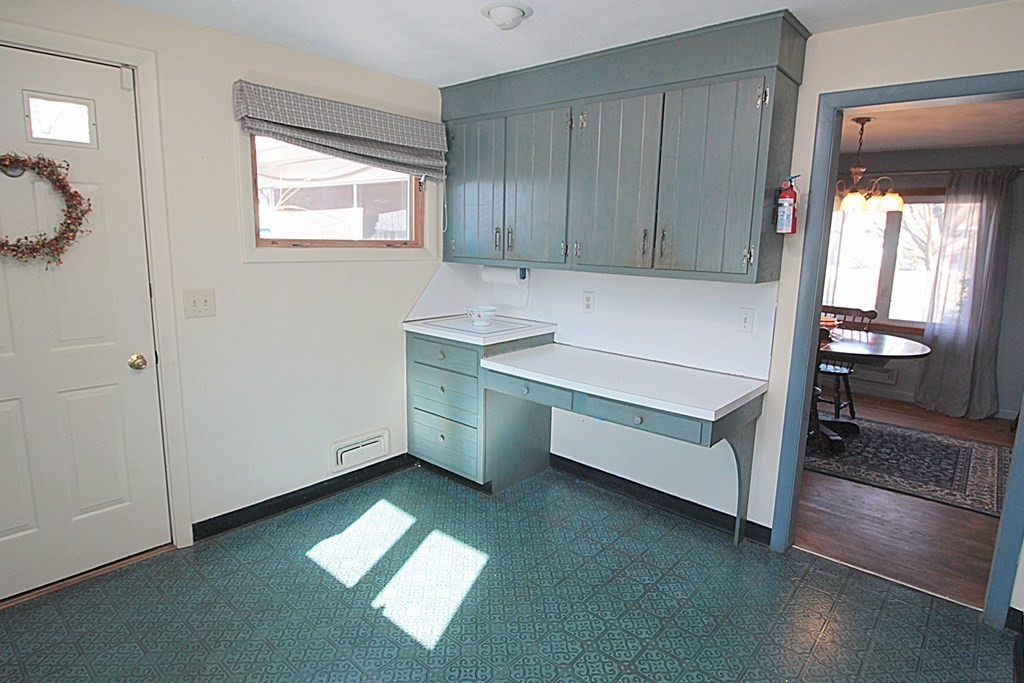 222 East Allen Ridge Road Springfield, MA 01118 - Photo 13 of 35