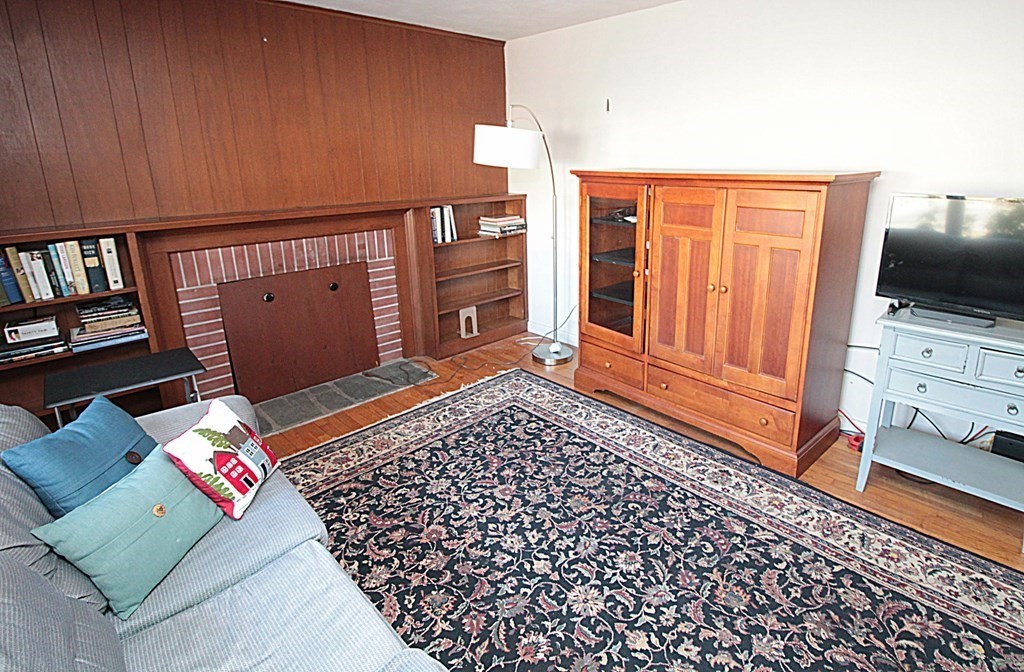 222 East Allen Ridge Road Springfield, MA 01118 - Photo 6 of 35
