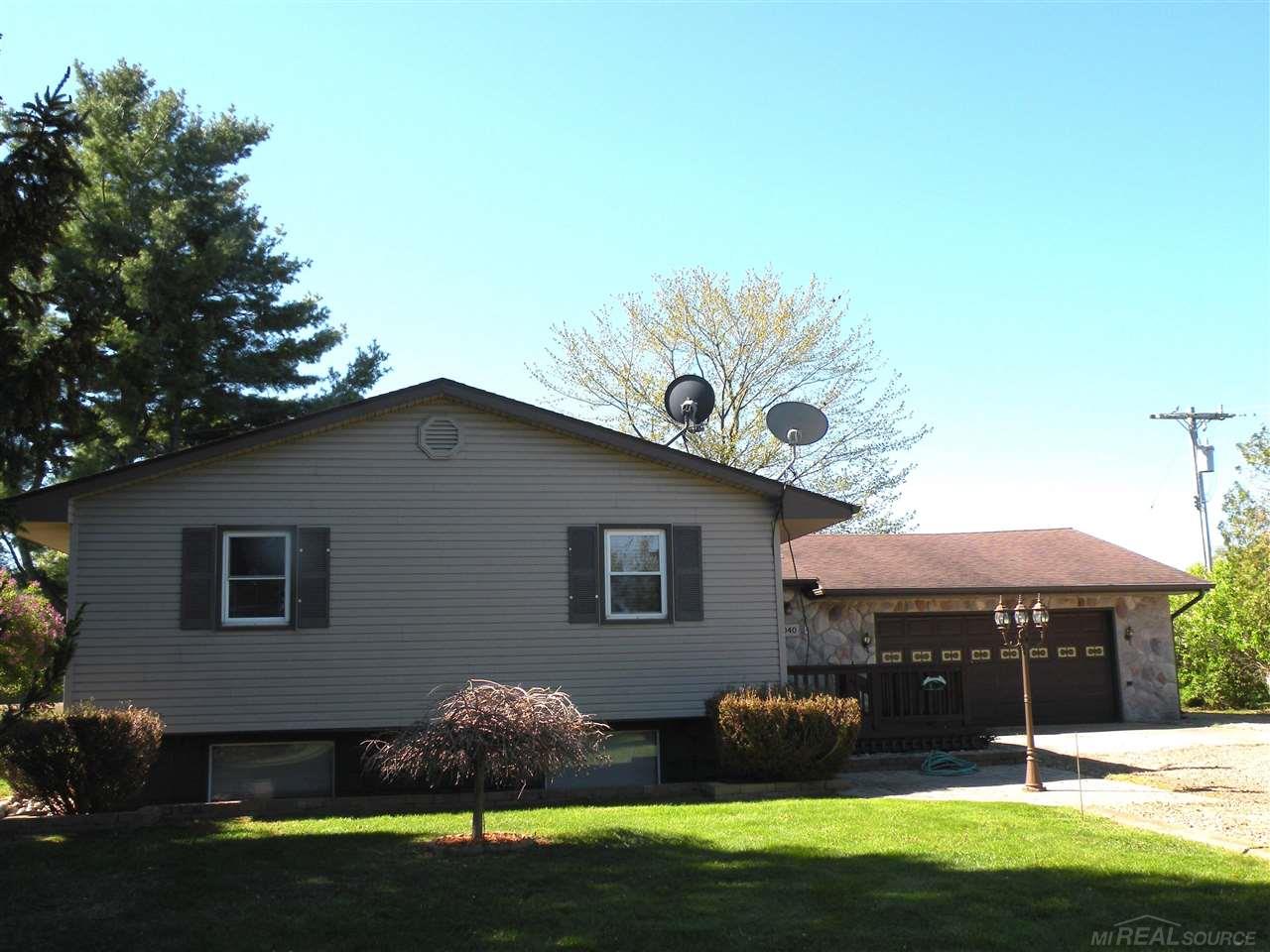 1040 Galbraith Line Road Yale, MI 48097 - Photo 1 of 32 50042128.JPG
