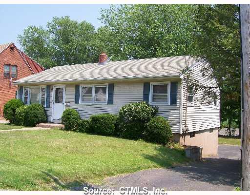 Exterior Front. Excelant central East Haven location. Walk out lower level, possible inlaw apartment. Level rear y