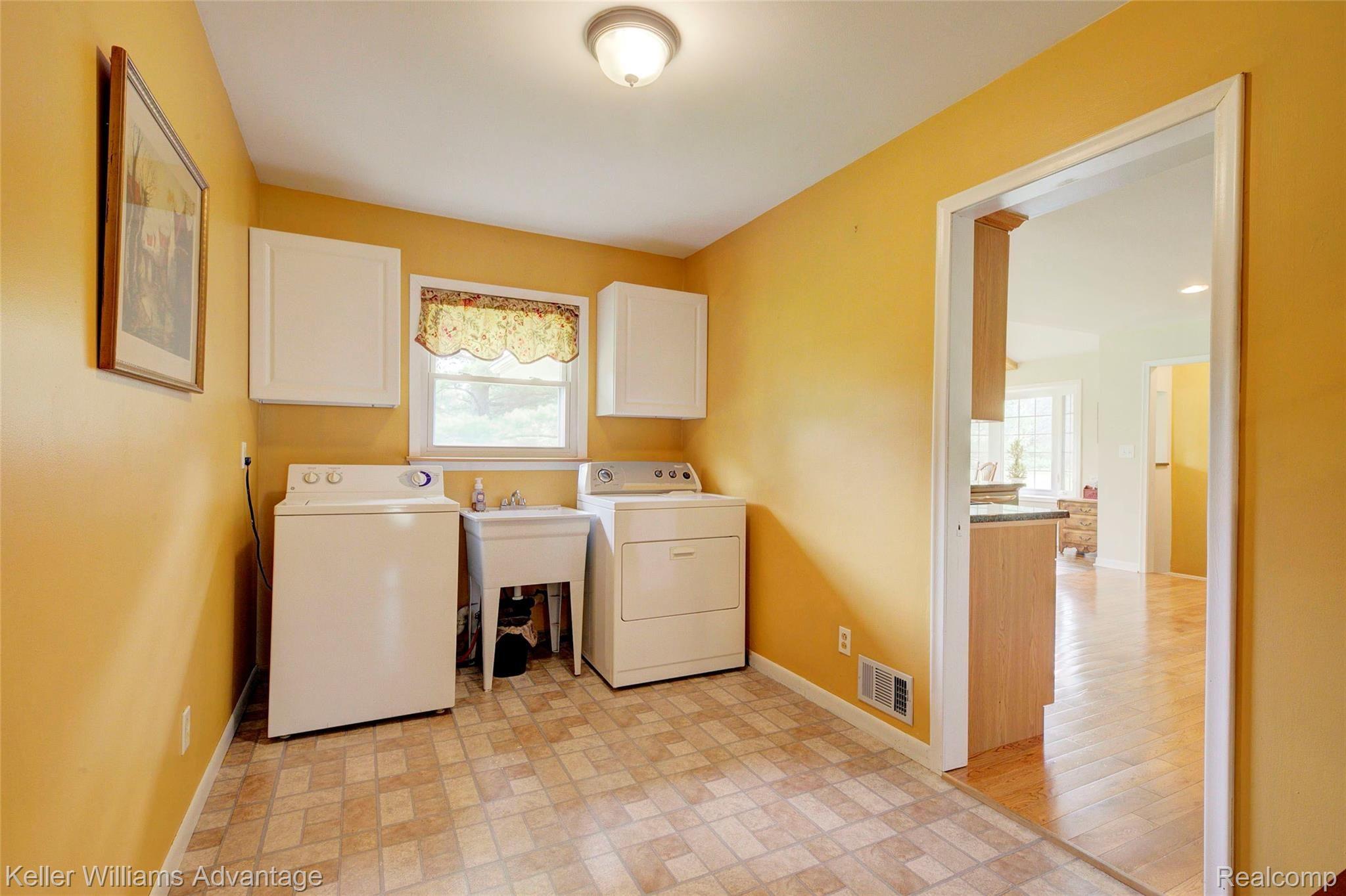 8134 Earhart Road South Lyon, MI 48178 - Photo 35 of 43 4H8A1678_79_80.jpg