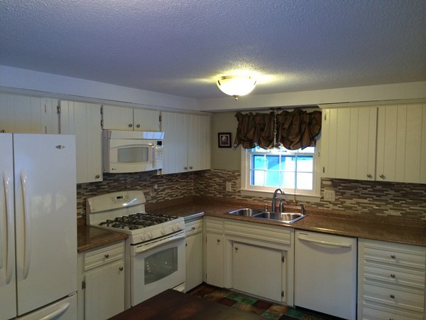 38 Nottingham Road Dracut, MA 01826 - Photo 3 of 23 Gallery Image 3