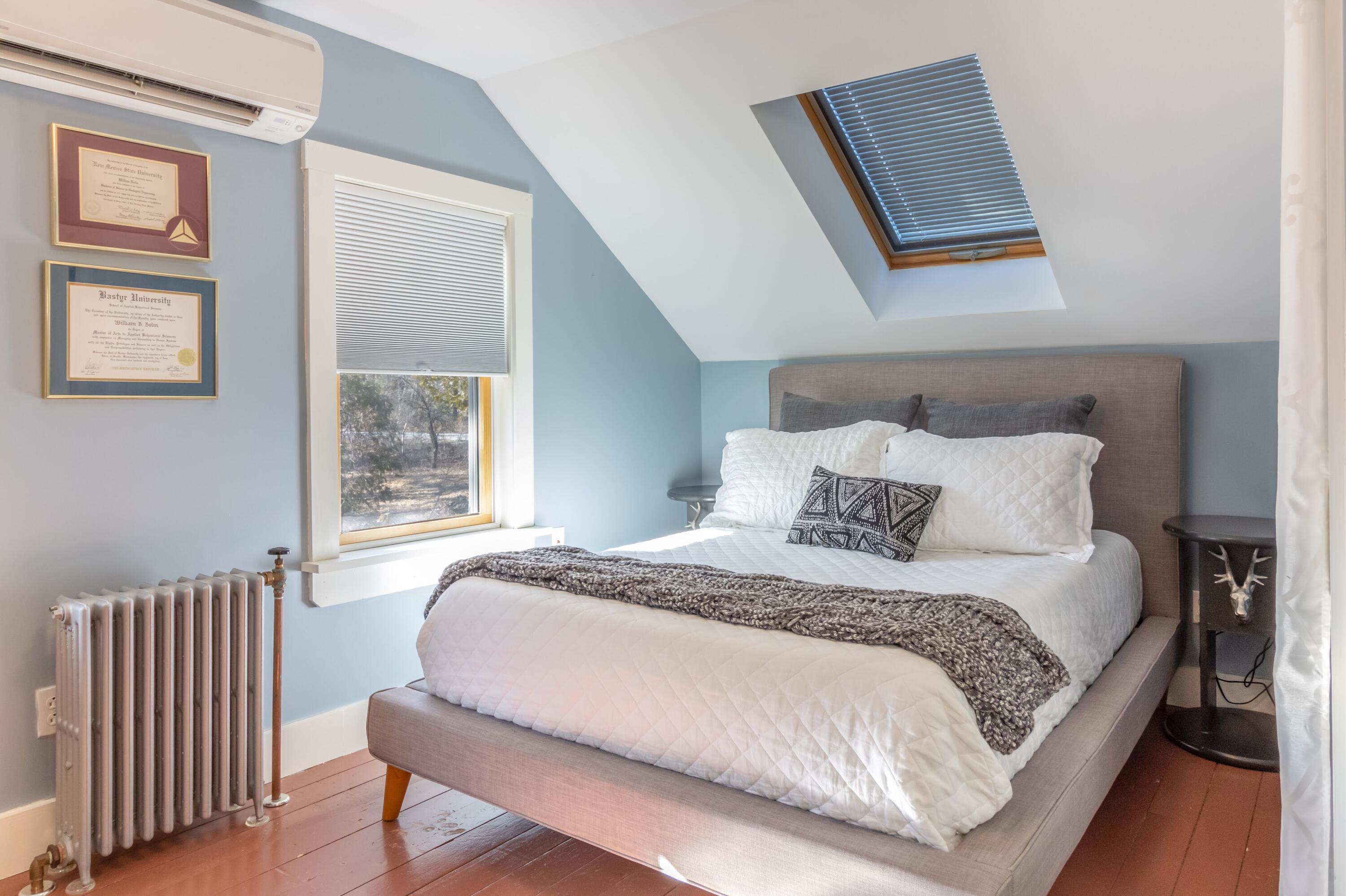 63 Bowden Point Road Prospect, ME 04981 - Photo 22 of 38 63 Bowden Point Road Interiors-16