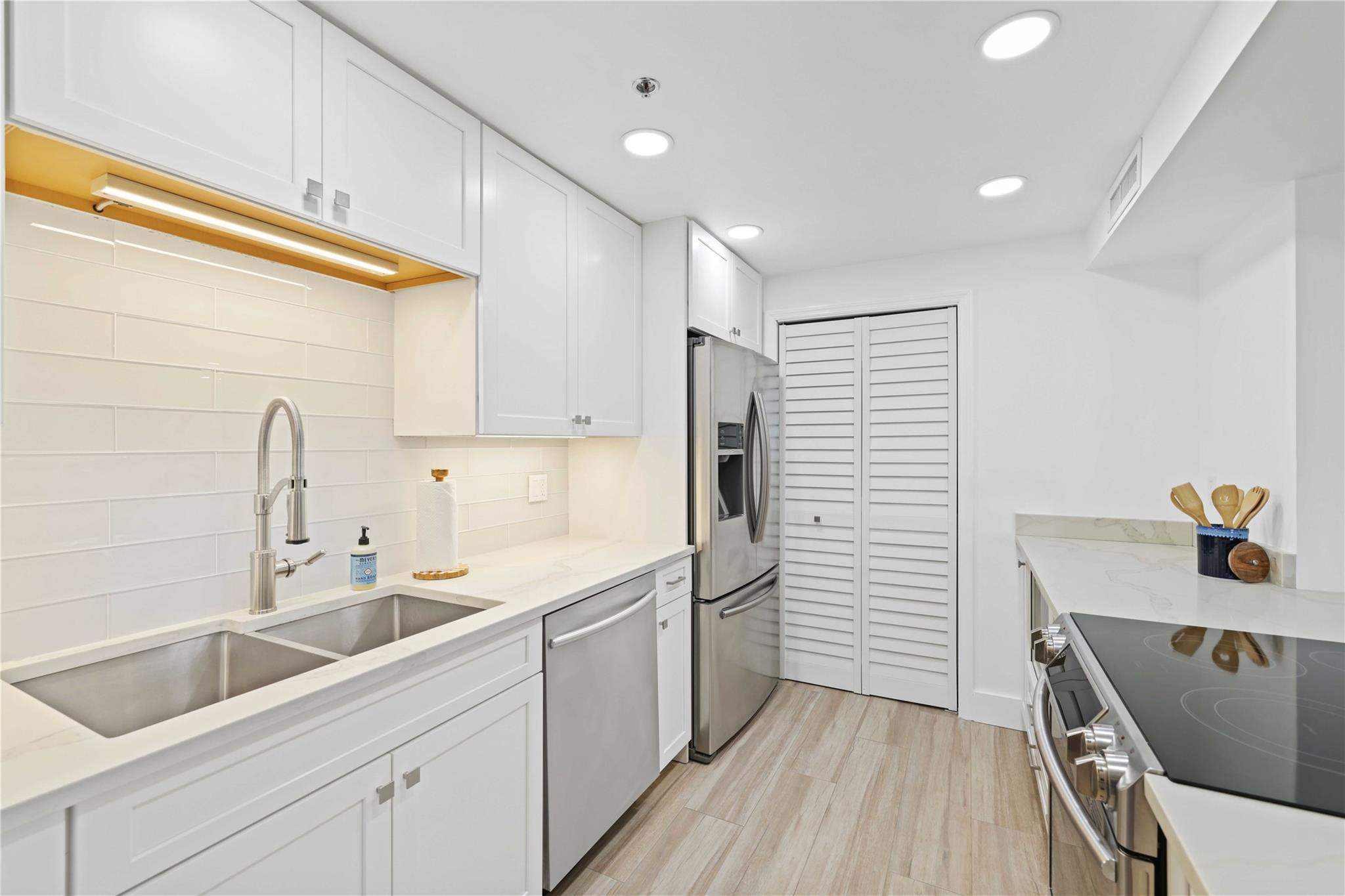859 Jeffery Street, Unit 112 Boca Raton, FL 33487 - Photo 8 of 36 Photo 8