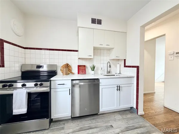 $995 | 7176 Jamieson Avenue, Unit 1E, St. Louis, MO 63109