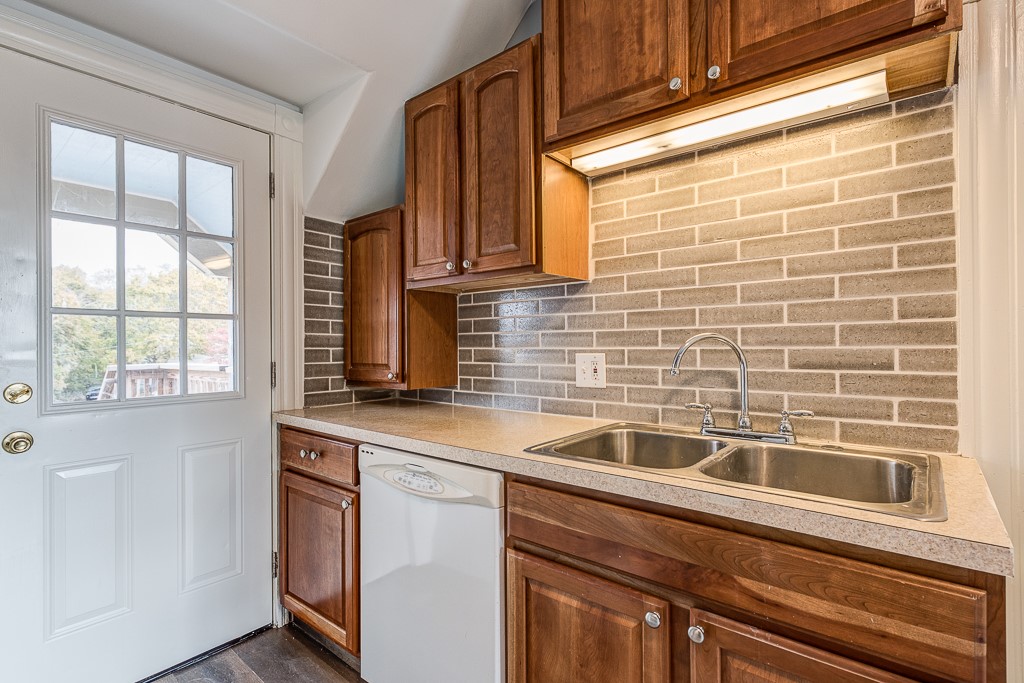 224 Estes Street Woonsocket, RI 02895 - Photo 5 of 50 Gallery Image 5