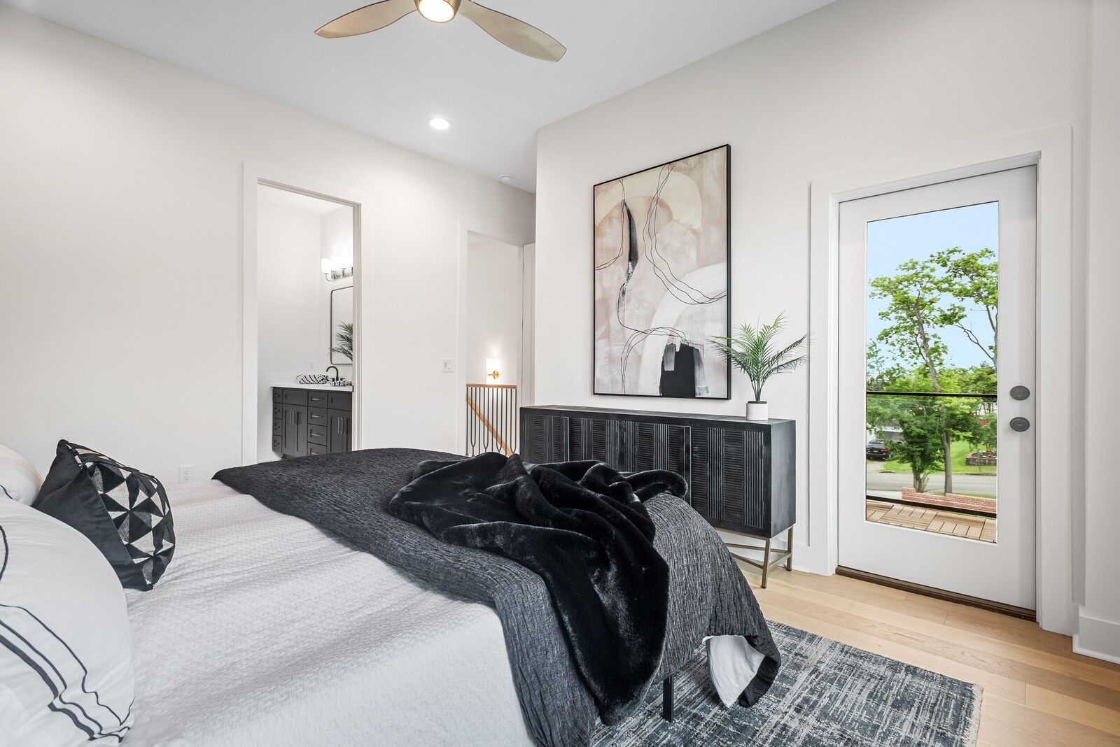 6104 Cowden Avenue, Unit A Nashville, TN 37209 - Photo 22 of 40 a bedroom with a bed and a window