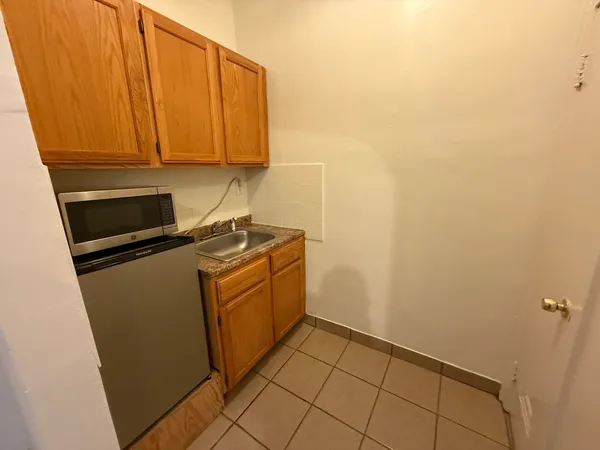 $1,200 | 1135 West Lunt Avenue, Unit 106, Chicago, IL 60626