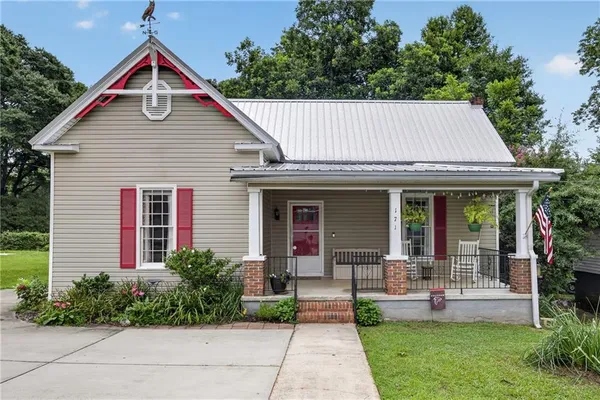 $295,000 | 171 Northeast Broad Street, Fairburn, GA 30213