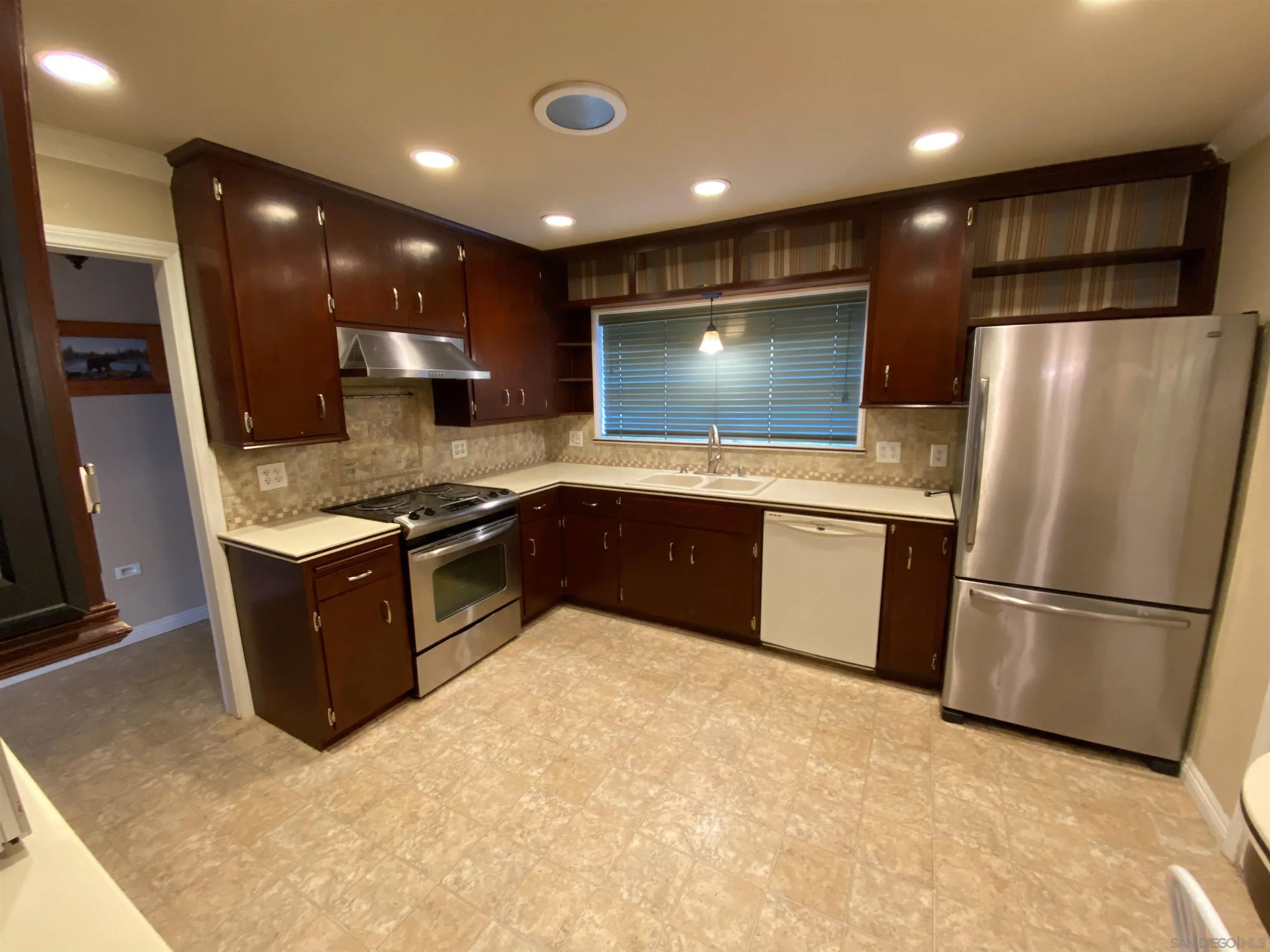9501 Abbeyfield Road Santee, CA 92071 - Photo 3 of 11 Gallery Image 3