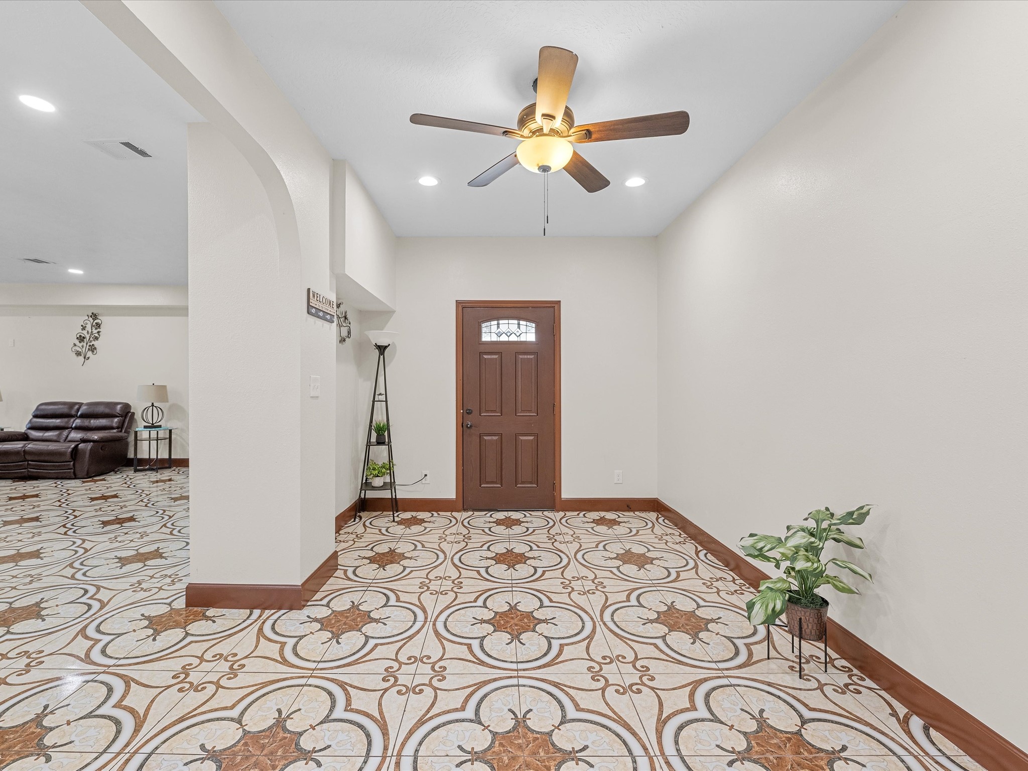 886 Zilss Road La Grange, TX 78945 - Photo 18 of 50 a view of a livingroom with a kitchen