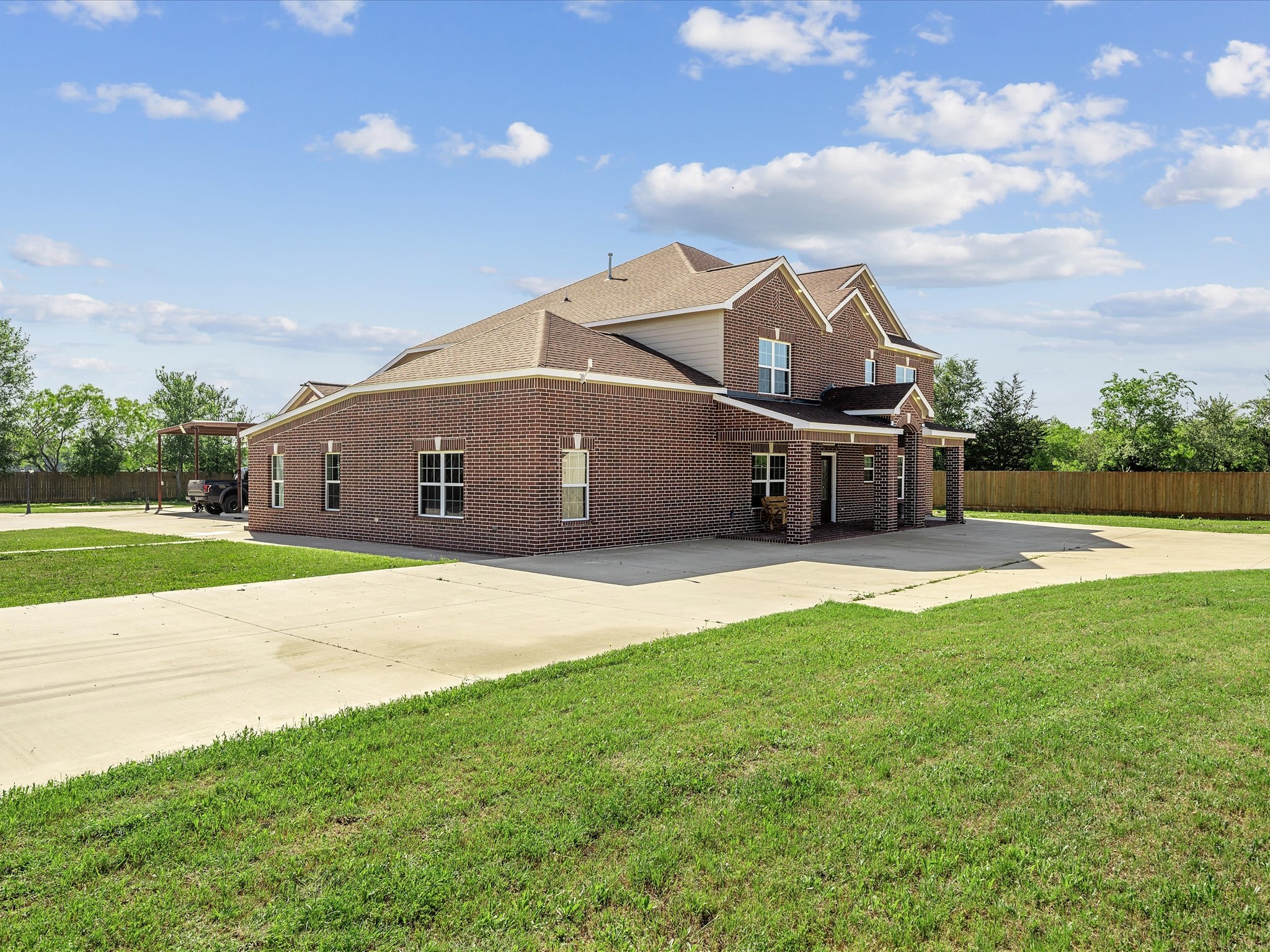 886 Zilss Road La Grange, TX 78945 - Photo 5 of 50 a house view with a garden space