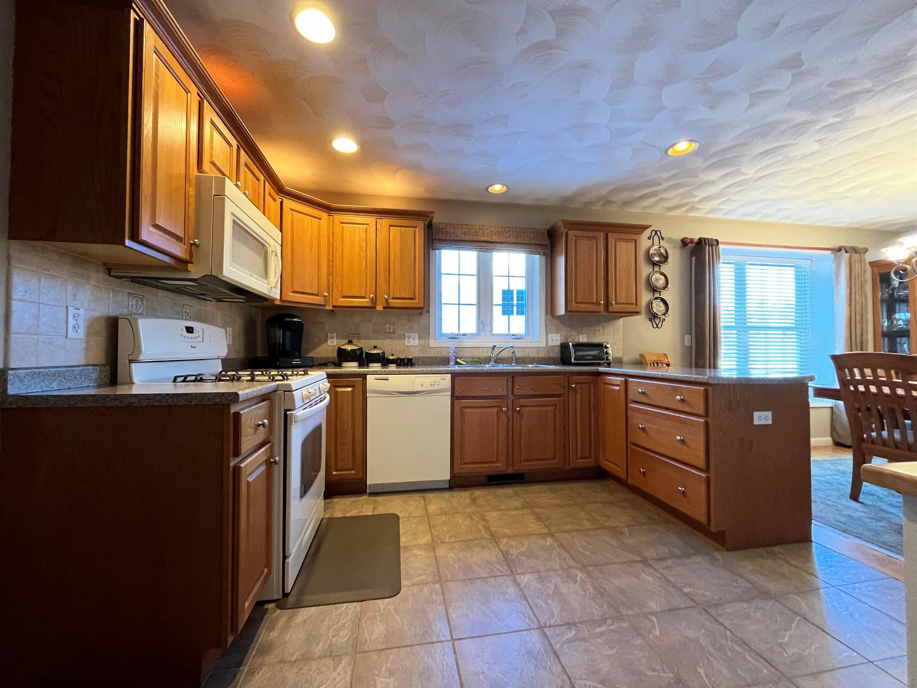 9 Flat Rock Road Windham, NH 03087 - Photo 4 of 25