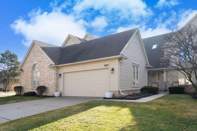 $365,000 | 16852 Coral Lane, Unit 158, Macomb, MI 48042