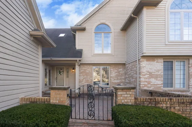 $365,000 | 16852 Coral Lane, Unit 158, Macomb, MI 48042