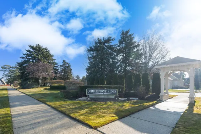 $365,000 | 16852 Coral Lane, Unit 158, Macomb, MI 48042