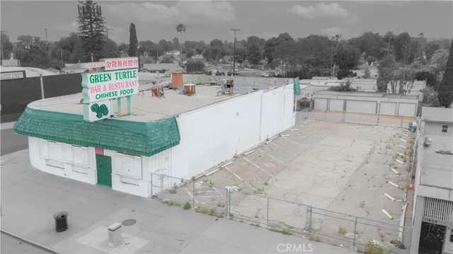 a view of a sink and bench in the terrace