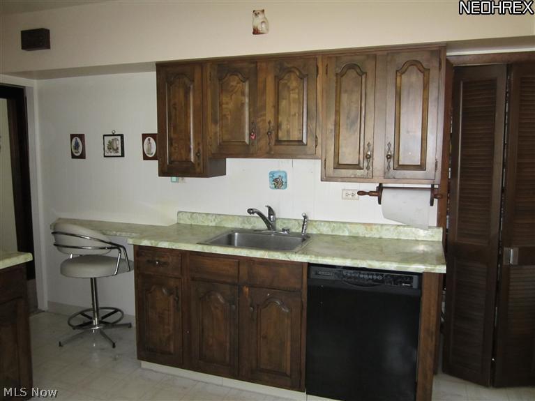 4008 Navahoe Road Cleveland, OH 44121 - Photo 10 of 14 Gallery Image 10