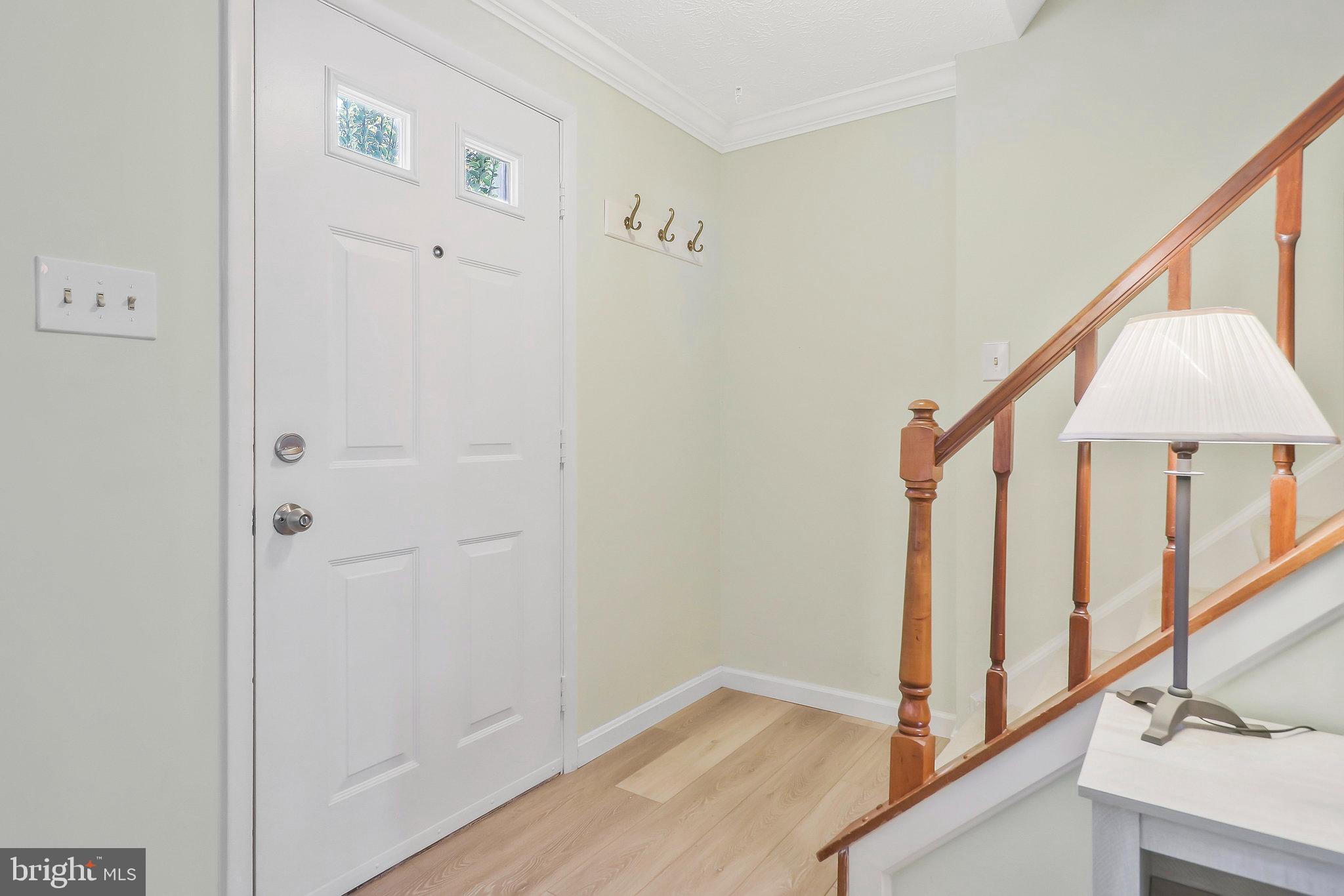 17 Willow Spring Court Germantown, MD 20874 - Photo 2 of 20 Foyer Entry