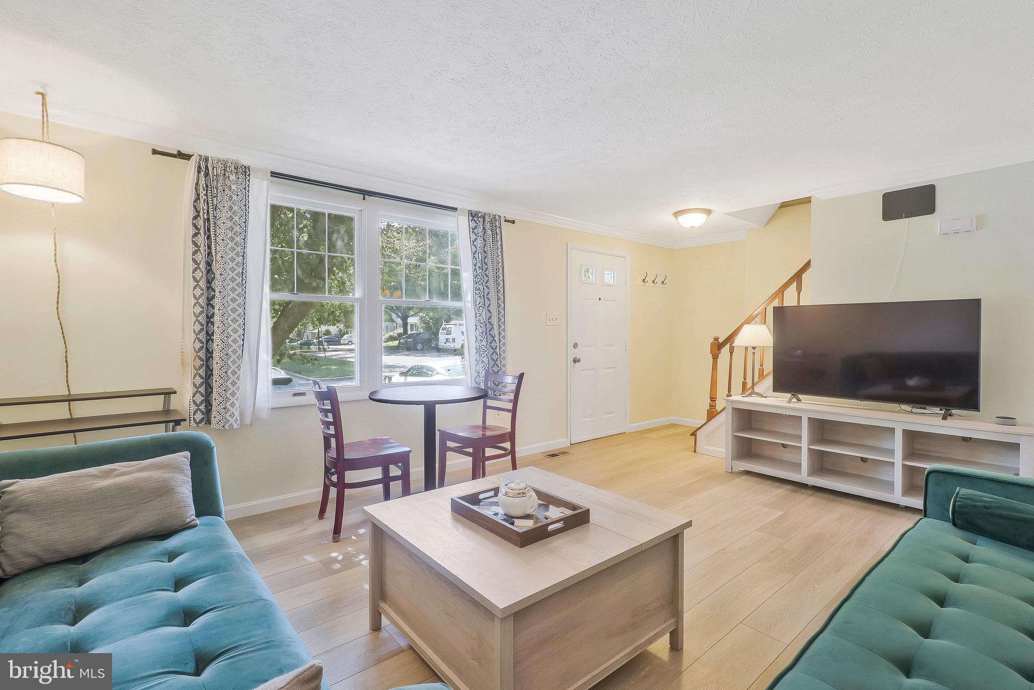 17 Willow Spring Court Germantown, MD 20874 - Photo 4 of 20 Living Area